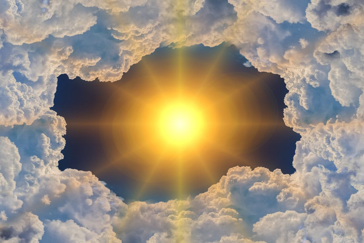 Sonne, die durch ein Loch in der Ozonschicht durchscheint.